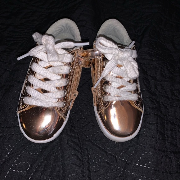 HOO Other - Toddler size 10 zip up shoe